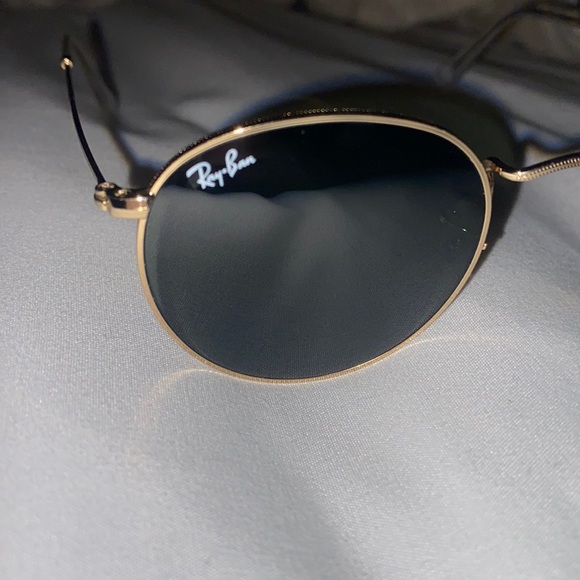 Ray-Ban Round Metal Sunglasses - Picture 10 of 11